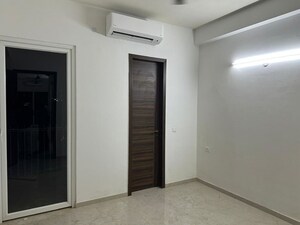 Room in 3 BHK Apartment at Smart World Orchard, Sector 61 – for Sale