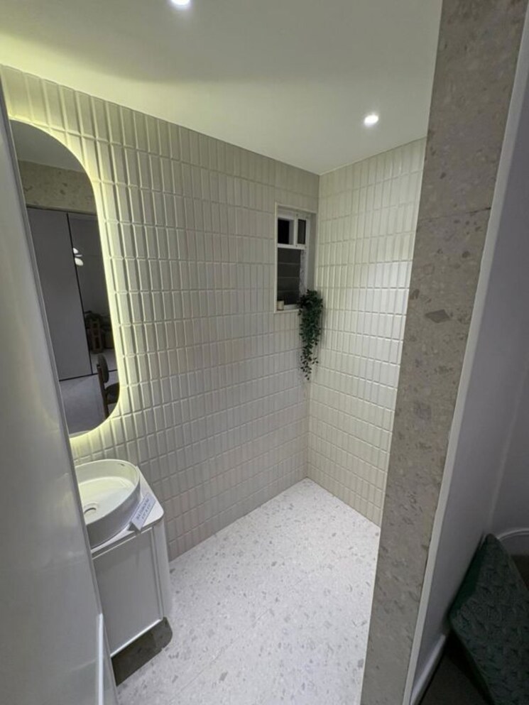 Bathroom, starwing-i-stay 1 Bedroom 406 Sq.Ft. Apartment In Andheri East Mumbai 9805976