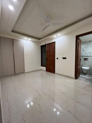 Room in 3 BHK Builder Floor at Chattarpur – for Rent