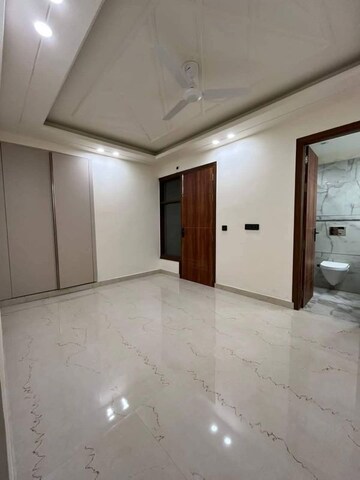 Room in 3 BHK Builder Floor at Chattarpur – for Rent