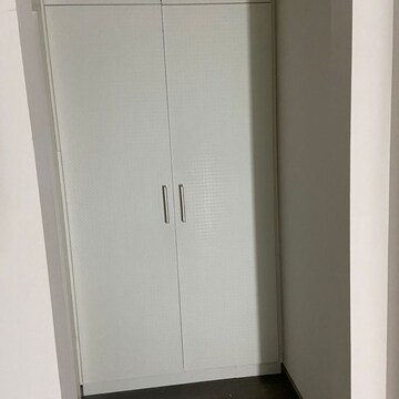 Room in 3.5 BHK Apartment at Emaar The Enclave, Sector 66 – for Rent