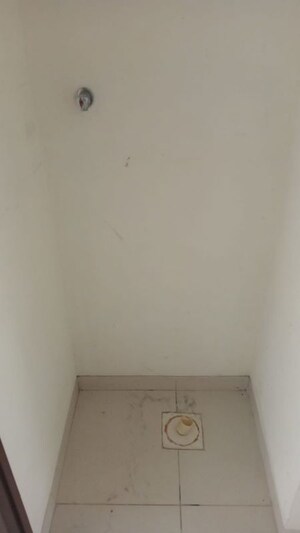 Room in 1 BHK Apartment at Godrej Nest Kandivali, Kandivali East – for Rent