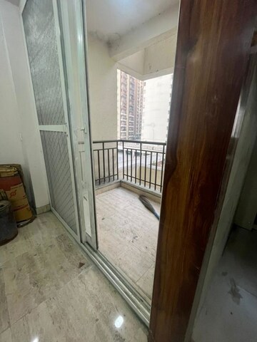 Bathroom in 2.5 BHK Apartment at Amrapali Golf Homes, Sector 4 Greater Noida – for Rent