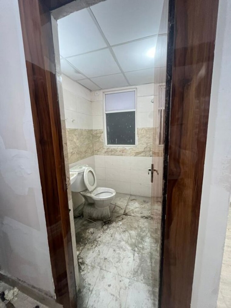 Bathroom, amrapali-golf-homes 2.5 Bedroom 945 Sq.Ft. Apartment In Sector 4 Greater Noida Greater Noida 9806485