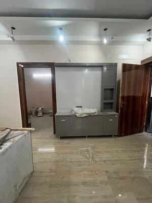 Kitchen in 2.5 BHK Apartment at Amrapali Golf Homes, Sector 4 Greater Noida – for Rent