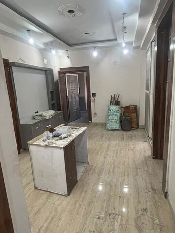 Living Room in 2.5 BHK Apartment at Amrapali Golf Homes, Sector 4 Greater Noida – for Rent