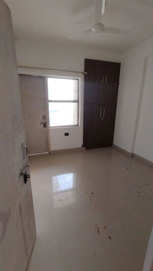 Room in 3 BHK Apartment at Adore Happy Homes Exclusive, Sector 86 – for Rent