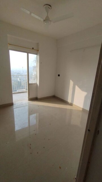 Room in 3 BHK Apartment at Adore Happy Homes Exclusive, Sector 86 – for Rent