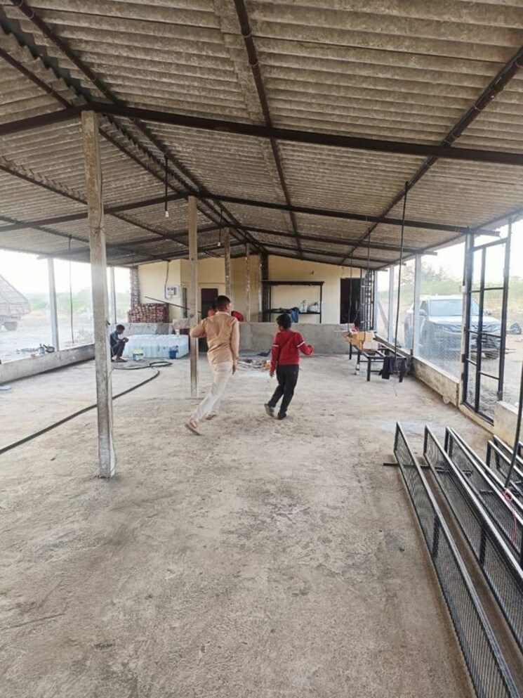  Parking, sector 63 Commercial Warehouse 5000 Sq.Ft. In Sector 63 Noida 9806582