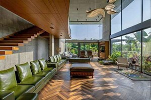 Gym in 4 BHK Apartment at Hiranandani Bay Heights, Bandra West – for Sale