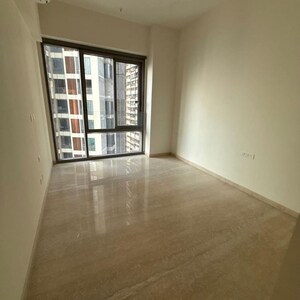 Room in 4 BHK Apartment at Piramal Mahalaxmi, Arthur rd – for Rent