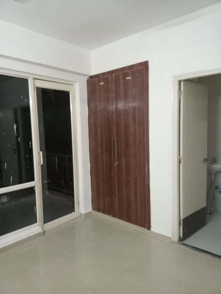 Room, rof-aalayas 1 Bedroom 405 Sq.Ft. Apartment In Sector 102 Gurgaon 9806646