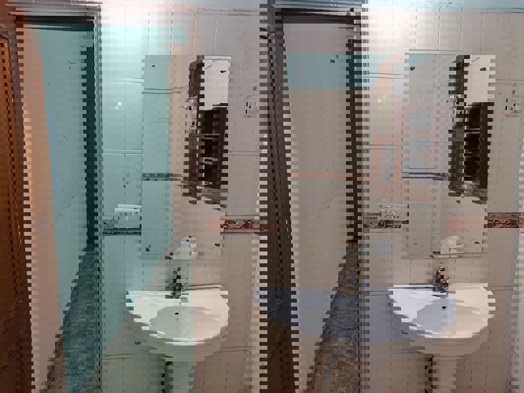 1 BHK 450 Sq.Ft. Builder Floor in Dhavalgiri Apartment Sector 11