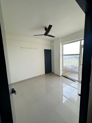 Room in 3 BHK Apartment at Pyramid Altia, Sector 70 – for Rent