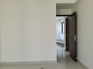 Room in 2 BHK Apartment at Malad East – for Rent