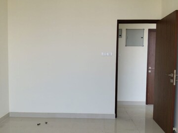 Room in 2 BHK Apartment at Malad East – for Rent