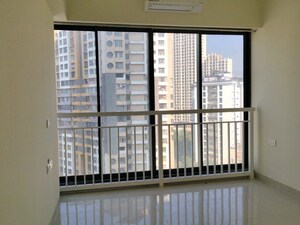 Room in 2 BHK Apartment at Malad East – for Rent