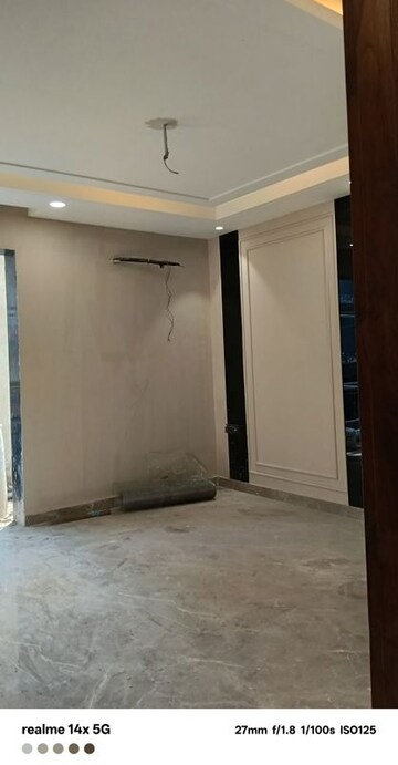 Building Lobby in 3 BHK Builder Floor at Bptp Park Sentosa, Sector 77 – for Sale