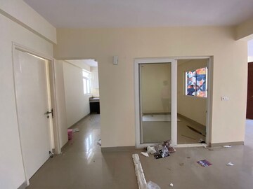 Room in 3.5 BHK Apartment at Emaar Emerald Floors Premier, Sector 65 – for Rent