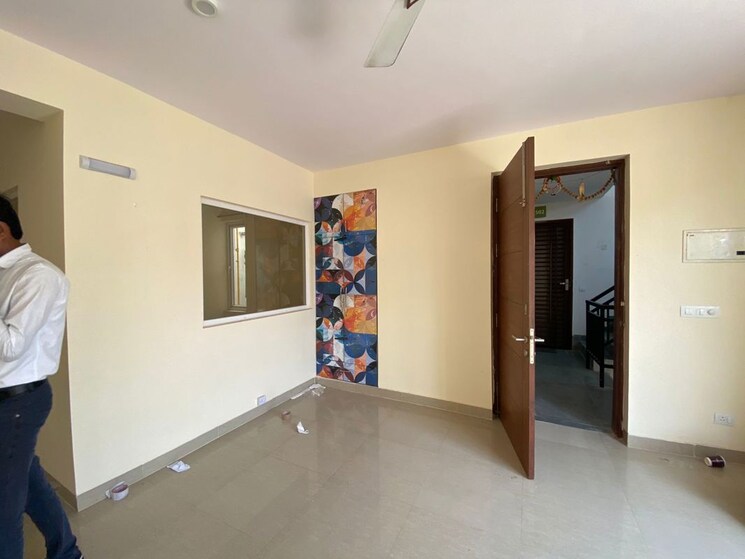 Room, emaar-emerald-floors-premier 3.5 Bedroom 1700 Sq.Ft. Apartment In Sector 65 Gurgaon 9806663
