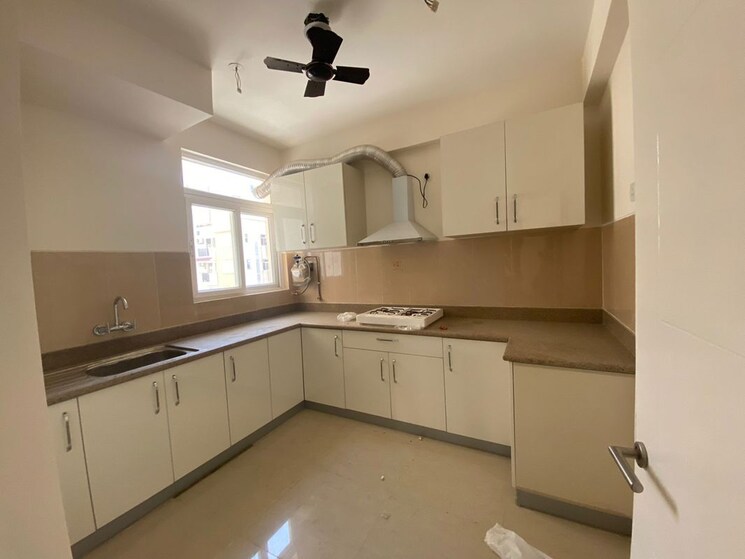 Kitchen, emaar-emerald-floors-premier 3.5 Bedroom 1700 Sq.Ft. Apartment In Sector 65 Gurgaon 9806663