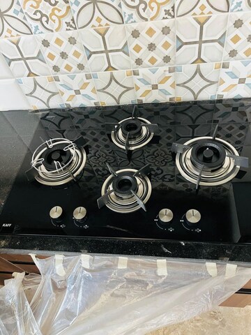 Team Area in 3 BHK Builder Floor at Super Mart 1, Dlf Phase iv – for Rent