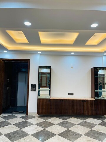 Living Room in 3 BHK Builder Floor at Super Mart 1, Dlf Phase iv – for Rent