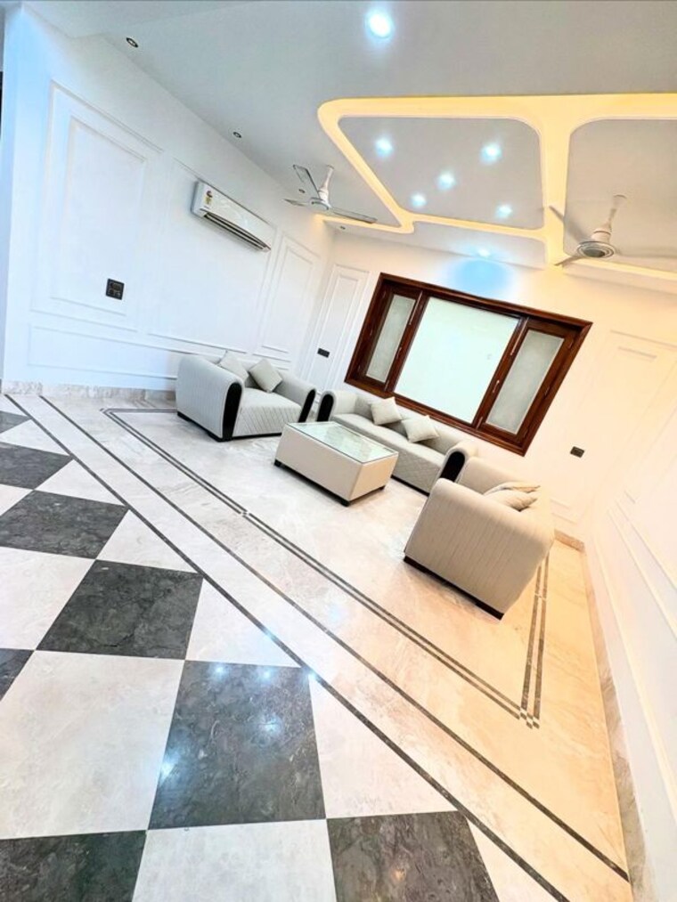 Team Area, super-mart-1 3 Bedroom 1978 Sq.Ft. Builder Floor In Dlf Phase iv Gurgaon 9806701