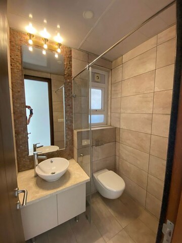 Bathroom in 3.5 BHK Apartment at Prestige Fairfield, Rmv 2nd Stage – for Rent