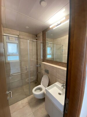 Bathroom in 3.5 BHK Apartment at Prestige Fairfield, Rmv 2nd Stage – for Rent