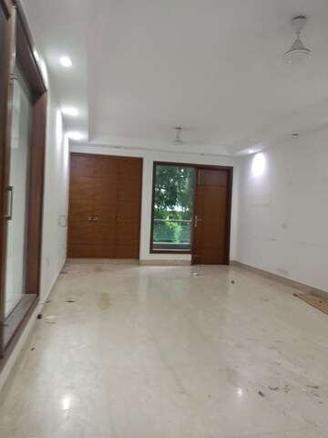 Room in 3.5 BHK Independent House at Maharani Bagh – for Sale