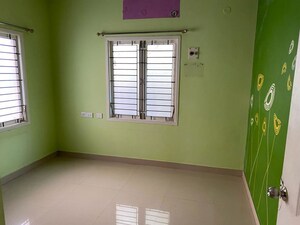 Room in 2 BHK Apartment at Puzhuthivakkam – for Sale