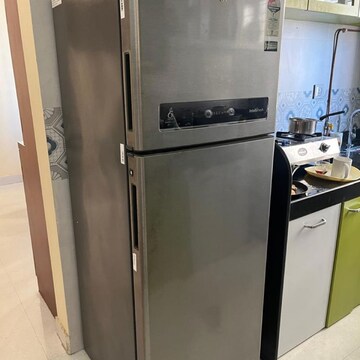 Furnished Amenities in 1 BHK Apartment at Marine Drive – for Rent