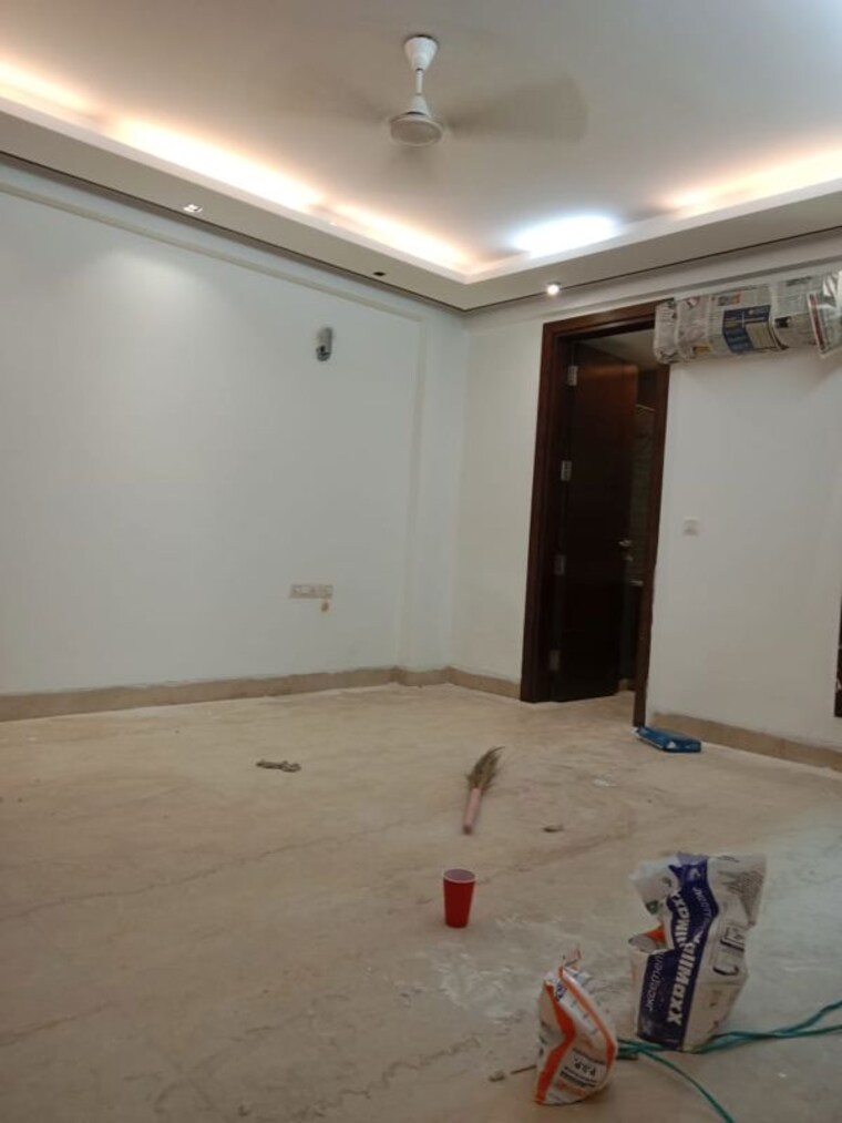 Room, new friends colony 3 Bedroom 506 Sq.Yd. Builder Floor In New Friends Colony Delhi 9806777