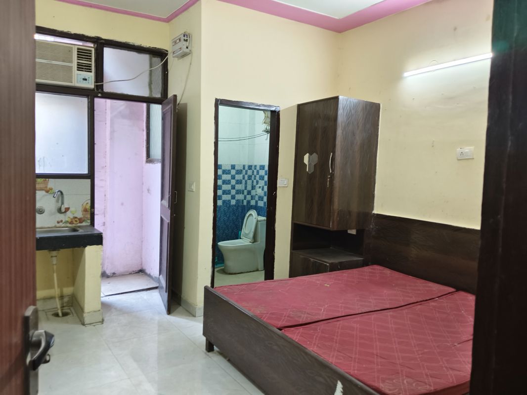 1 RkIndependent House For Rent in DLF City Phase 3