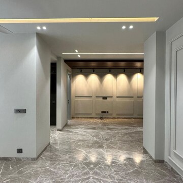 Building Lobby in 1 BHK Builder Floor at Sector 43 – for Sale