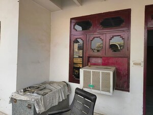 Living Room in 2 BHK Builder Floor at Mahanagar – for Rent