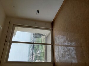 Room in 2.5 BHK Apartment at Ansal Royal Heritage, Sector 70 – for Rent