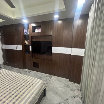 Kitchen in 4 BHK Builder Floor at DLF Windsor Court, Dlf Phase iv – for Sale