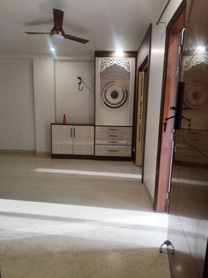 Building Lobby in 3 BHK Apartment at Kibithu Homes, Sector 47 – for Rent