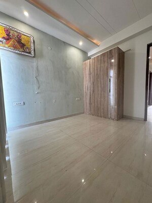 Room in 3 BHK Builder Floor at Prem Bansal Sapphire Court, Patiala Road – for Sale