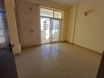 Room in 2 BHK Apartment at Panchsheel Greens II, Sector 16 Greater Noida – for Sale