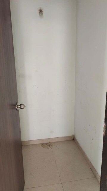 Room in 1.5 BHK Apartment at Lodha Palava City Central Park, Dombivli East – for Rent