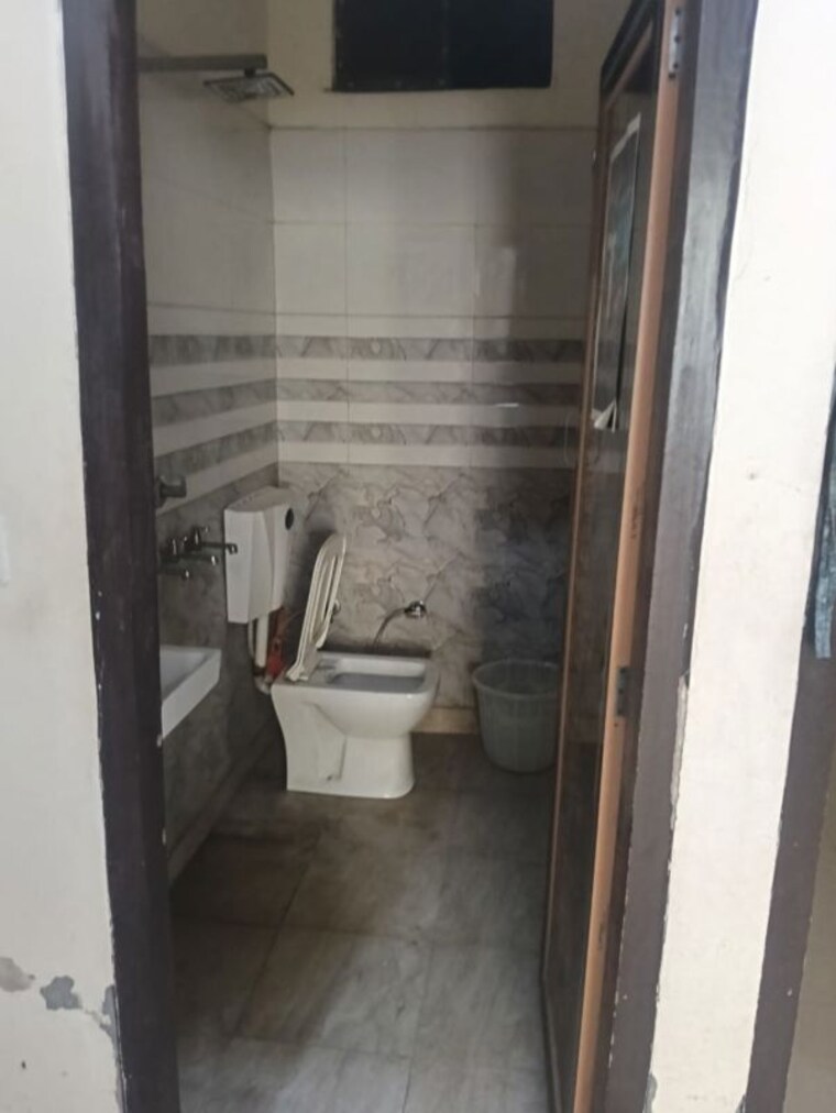 Bathroom, burari 2.5 Bedroom 534 Sq.Ft. Builder Floor In Burari Delhi 9806928
