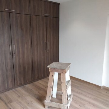 Furnished Amenities in 3 BHK Apartment at Santacruz East – for Rent