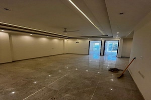 Room in 4 BHK Builder Floor at Mandi – for Sale