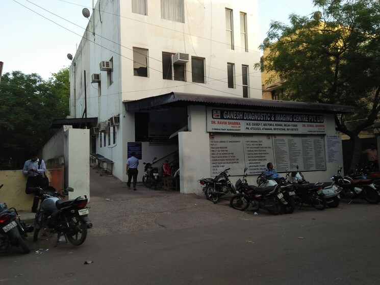  Parking, rohini sector 8 2.5 Bedroom 1100 Sq.Ft. Apartment In Rohini Sector 8 Delhi 9807077