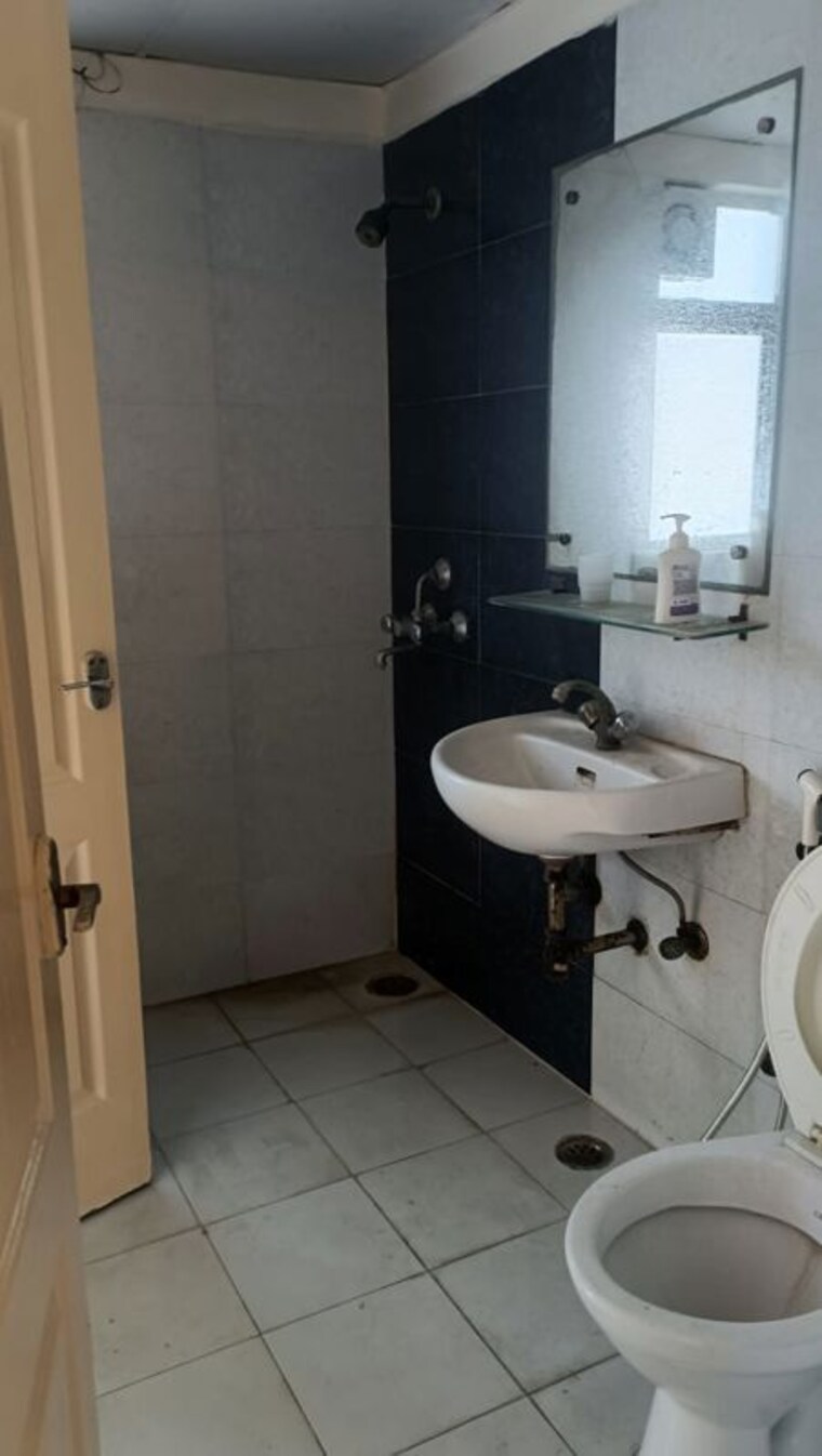 Bathroom, maxblis-white-house 3 Bedroom 1390 Sq.Ft. Apartment In Sector 75 Noida 9807136