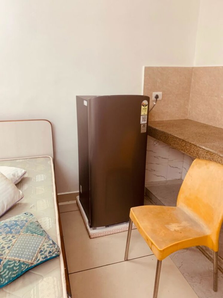 undefined, sector 35 1 RK 200 Sq.Ft. Independent House In Sector 35 Noida 9807176