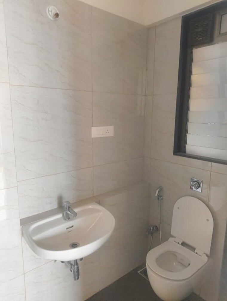 Bathroom, chandak-34-park-estate 2 Bedroom 670 Sq.Ft. Apartment In Goregaon West Mumbai 9807224